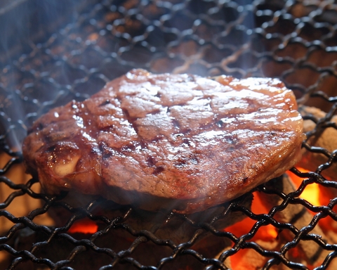 001134 - 【炭火ステーキ】筋トレの集中力が仕事に活きている。良質な赤身肉と有機野菜を提供するステーキ店、 T’s GRILL （ティーズグリル）とは