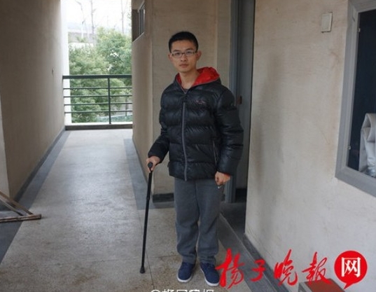 002 14 - 「私はただひたすら強くなろうと努力した」中国の学生、歩けない『謎の病』を筋トレで克服する
